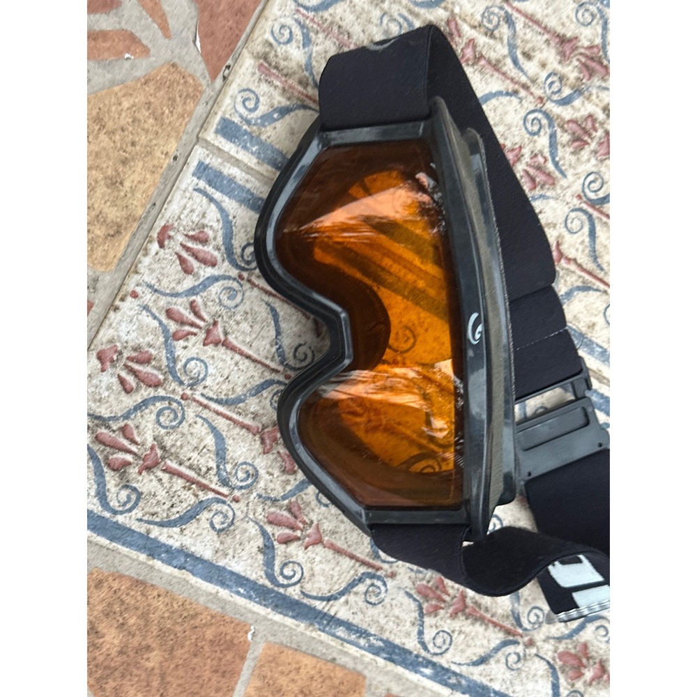 Giro Ski Snowboard Goggles Black Frame Amber Orange Lens Adjustable Strap